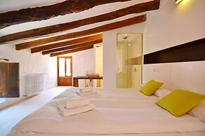 Villa in Buger With Pool and Scenic Views
