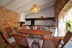 Villa in Buger With Pool and Scenic Views