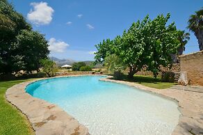 Villa in Buger With Pool and Scenic Views