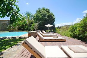 Villa in Buger With Pool and Scenic Views