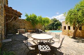 Villa in Buger With Pool and Scenic Views