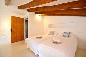 Villa in Buger With Pool and Scenic Views
