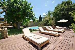 Villa in Buger With Pool and Scenic Views