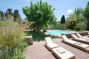 Villa in Buger With Pool and Scenic Views