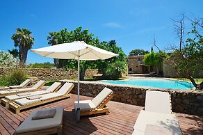 Villa in Buger With Pool and Scenic Views