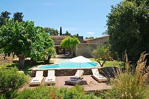 Villa in Buger With Pool and Scenic Views
