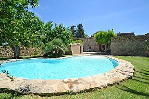 Villa in Buger With Pool and Scenic Views
