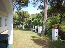 Peaceful Villa in Canyelles With Swimming Pool