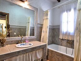 Luxurious Villa in Loja With Swimming Pool