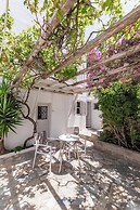 Rania Apartments Sea View