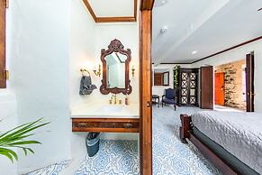 Feather Leaf Inn
