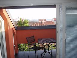 No5 Sea View Attic Studio