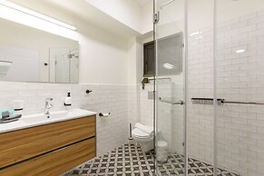 AirTLV Sirkin Apartment