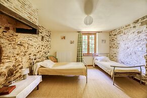 Quaint Holiday Home in Ferce