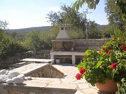 Holiday Home With Garden in Leonidio