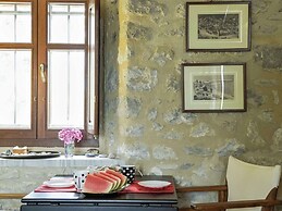 Holiday Home With Garden in Leonidio
