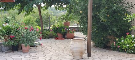 Holiday Home With Garden in Leonidio