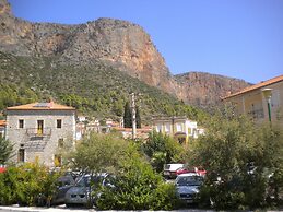Holiday Home With Garden in Leonidio