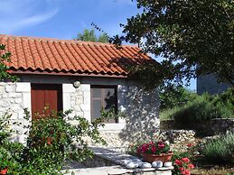 Holiday Home With Garden in Leonidio