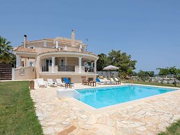 Villa in Kalpaki With Private Pool
