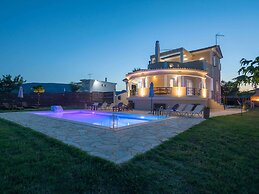 Villa in Kalpaki With Private Pool