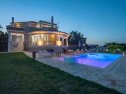 Villa in Kalpaki With Private Pool