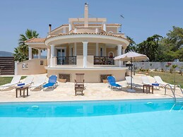 Villa in Kalpaki With Private Pool