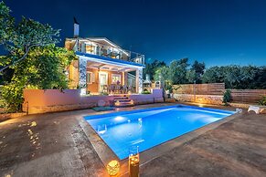 Villa in Zakynthos With Private Pool & Views