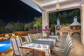 Villa in Zakynthos With Private Pool & Views