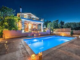 Villa in Zakynthos With Private Pool & Views