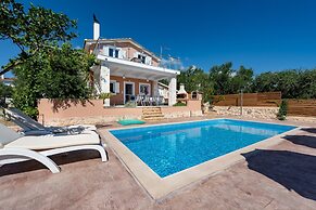 Villa in Zakynthos With Private Pool & Views
