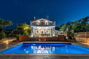 Villa in Zakynthos With Private Pool & Views
