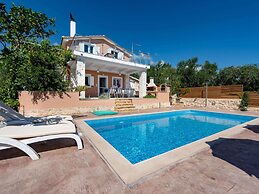 Villa in Zakynthos With Private Pool & Views