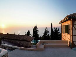 Charming, Warm Vacation Home, Private Pool, Privacy and Seaview, West 