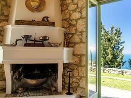 Charming, Warm Vacation Home, Private Pool, Privacy and Seaview, West 