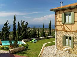 Charming, Warm Vacation Home, Private Pool, Privacy and Seaview, West 