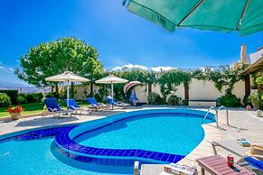 Villa in Heraklion With Private Pool & Beaches