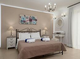 New Beautiful Complex With Villa's and App, Big Pool, Stunning Views, 