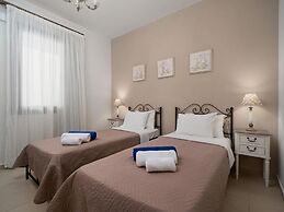 New Beautiful Complex With Villa's and App, Big Pool, Stunning Views, 