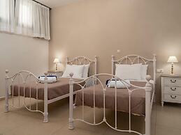 New Beautiful Complex With Villa's and App, Big Pool, Stunning Views, 