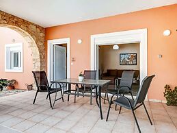 Villa in Kalamitsi Near White Mountains