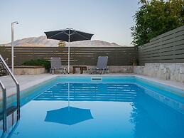 Villa in Crete With Vineyard Experience