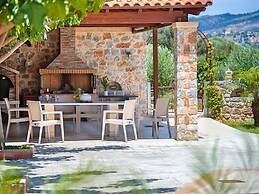 3 Villas Next to Each Other with Pool & Sea View