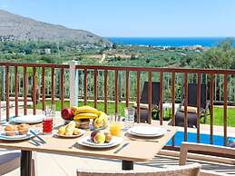 3 Villas Next to Each Other with Pool & Sea View