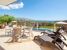 3 Villas Next to Each Other with Pool & Sea View