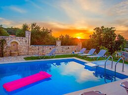 Villa in Crete With Pool & Olive Grove Views