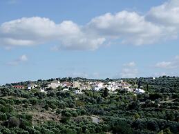 Villa in Agia Triada With Pool & Near Beach