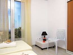 Villa in Agia Triada With Pool & Near Beach