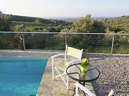 Villa in Agia Triada With Pool & Near Beach
