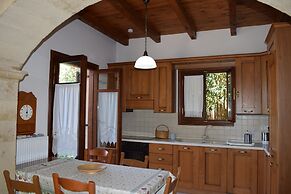 Beautiful Villa, Private Pool, Sleeps 6, Prines in Rethymnon, Crete NW